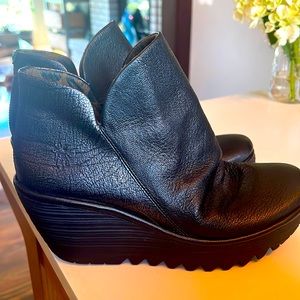Fly London Black Leather Yip Wedges women’s Sz 39- (US 8-8 1/2)